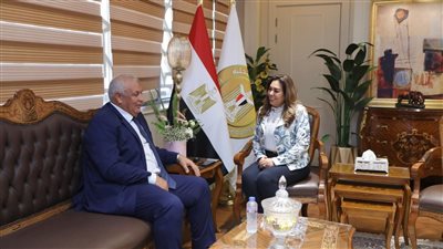 وزيرة التنمية المحلية تتابع مع محافظ الوادي الجديد تطورات الملفات التنموية والخدمية