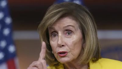  الوقت ينفد، بيلوسي تحث بايدن على اتخاذ قرار بشأن الانسحاب من الانتخابات