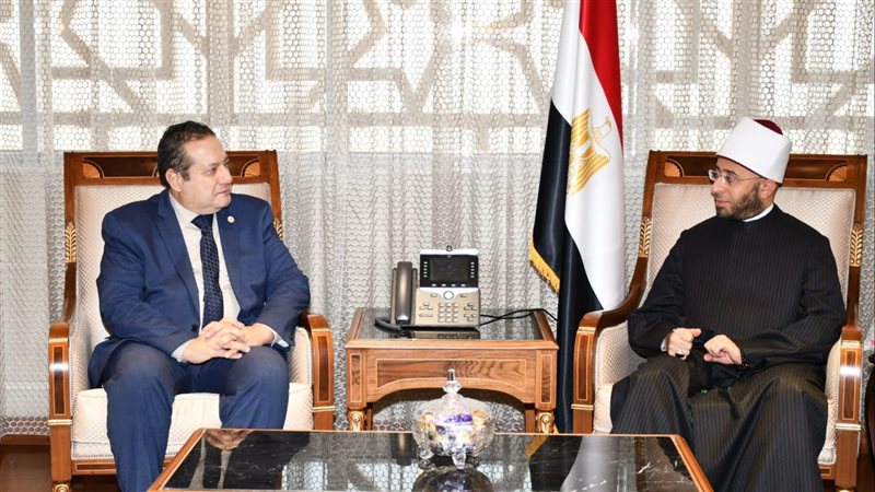 وزير الأوقاف مع رئيس