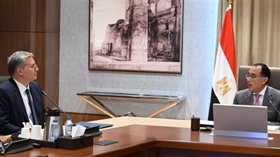 رئيس الوزراء يستعرض مع وزير البترول رؤية العمل خلال المرحلة المقبلة