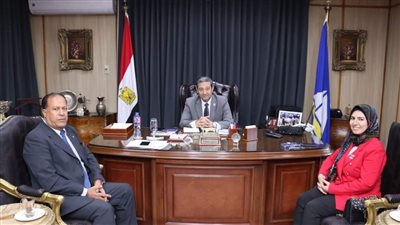 محافظ دمياط يتابع مع مدير مديرية الشباب والرياضة ملفات العمل الحالي بهذا القطاع 