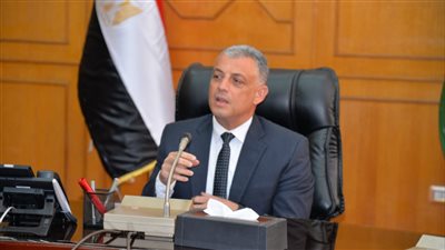 محافظ الإسماعيلية يجتمع بأعضاء المجلس التنفيذي للمحافظة (صور) 