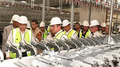 وزير قطاع الأعمال يستعرض الموقف التنفيذي للمشروع القومي لتطوير صناعة الغزل والنسيج