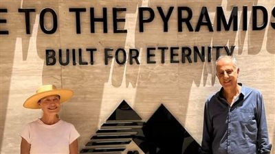 شقيقة الملياردير العالمي إيلون ماسك تبدي إعجابها بتجربة أوراسكوم بيراميدز في تطوير الأهرامات