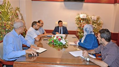 نائب محافظ سوهاج يعقد اجتماعا لبحث تشغيل مركز الكوثر الطبي