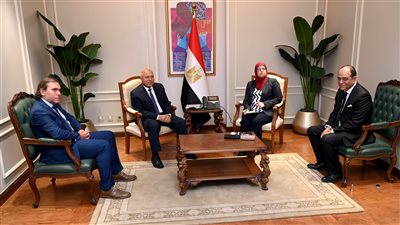 الوزير: تيسيرات كبيرة في استخراج التراخيص الصناعية للشركة لتسريع وتيرة إنتاجها