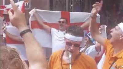 يورو 2024، وصلة غناء بين جماهير هولندا وإنجلترا قبل مباراة المنتخبين (فيديو)
