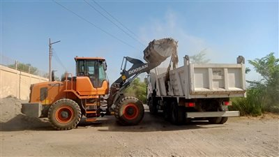 إزالة 40 طن مخلفات من شوارع أرمنت بالأقصر