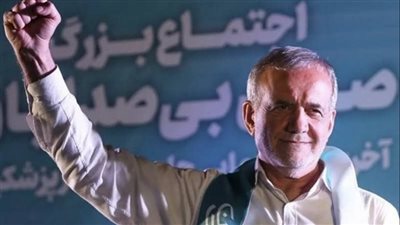 الرئيس الإيراني يدعو إلى نظام تعاون وأمن جماعي بين بلاده وجيرانها