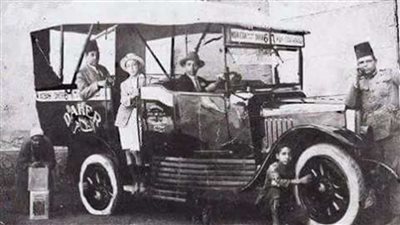  البيت المصرى قبل 70 عاما بتوقيع صحفى أمريكي.. التحقيق يرصد تفاصيل حياة المصريين.. يتناول حالة الغلاء وارتفاع الأسعار.. ويطرح روشتة للوصول إلى الكمال