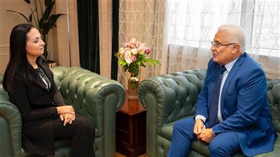 وزيرة التضامن تبحث مع رئيس القومية للتأمين الاجتماعي تحسين مستوى الخدمات