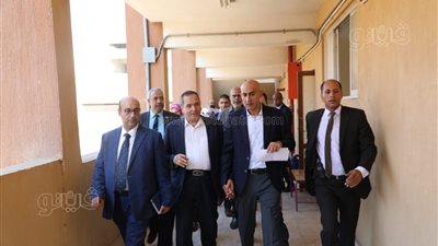 أول مواجهة لوزير التعليم الجديد بالمدارس ذات الكثافات العالية (صور) 