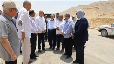 محافظ القاهرة يتفقد شق الثعبان (صور)