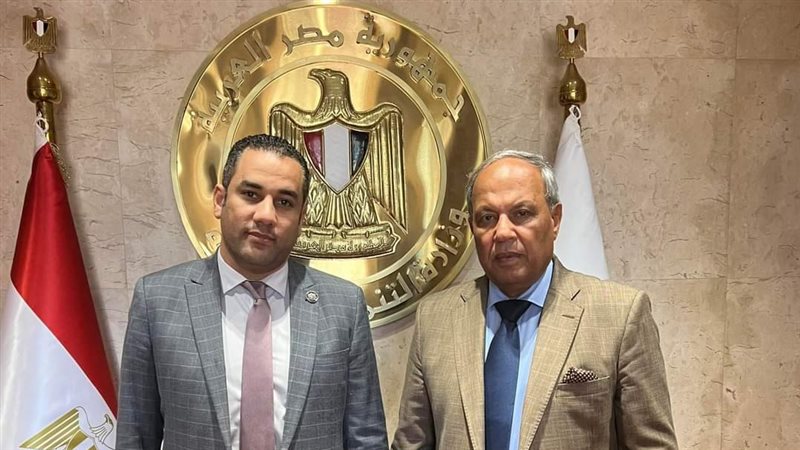 النائب أحمد على يلتقى