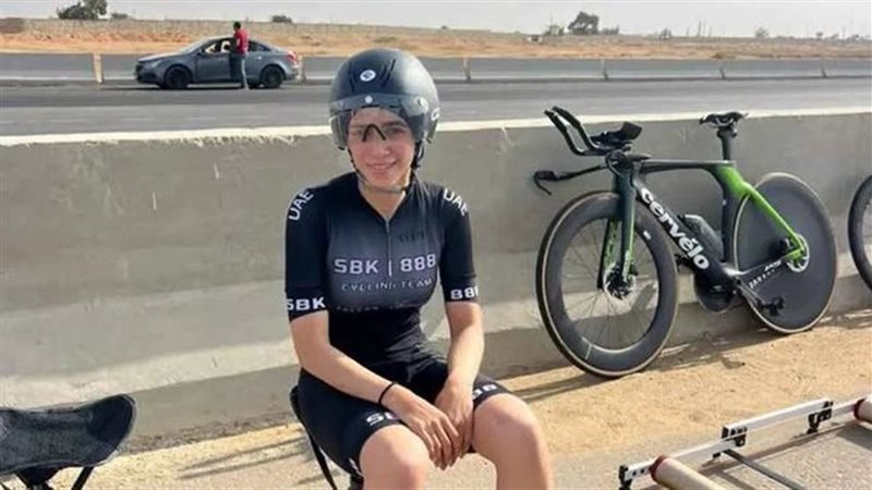 لاعبة سباق الدراجات