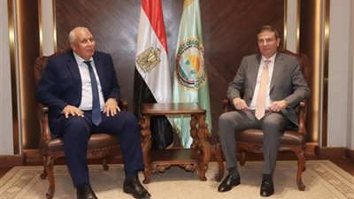 وزير الزراعة ومحافظ الوادي الجديد يناقشان التوسع في المحاصيل الاستراتيجية 