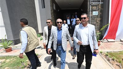 وزير الإسكان يتفقد 672 وحدة بمشروع جنة بدمياط الجديدة