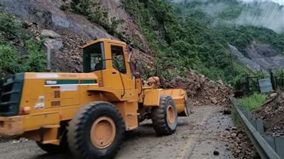 انزلاق تربة في النيبال يبتلع حافلتين على متنهما 66 شخصًا 