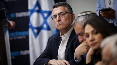 جدعون ساعر.. معلومات عن المرشح المحتمل لخلافة وزير جيش الاحتلال يوآف جالانت.. يعارض فكرة إقامة دولة فلسطينية.. وتصدى لخطة فك الارتباط والانسحاب من غزة