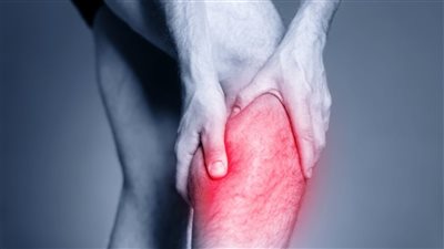 منها الجلطة وتمزق الرباط الصليبي، أعراض بالساق تدل على حالات طبية طارئة