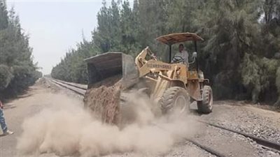 السكك الحديدية تحذر المواطنين من إقامة معابر غير شرعية على القضبان (فيديو)