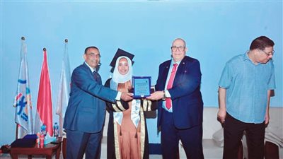 رئيس جامعة الأقصر يشهد حفل تخرج طلاب الدبلوم التربوي