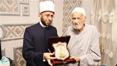 لمسة وفاء، الأزهري يزور وكيل الأوقاف الأسبق ويؤكد: الوزارة لا تنسى أبناءها المخلصين (صور)