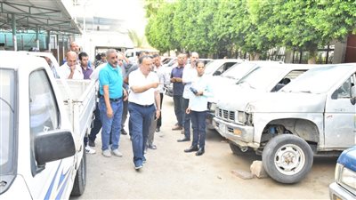 محافظ أسيوط يتفقد سيارات ومعدات الحملة الميكانيكة لإصلاحها (صور) 