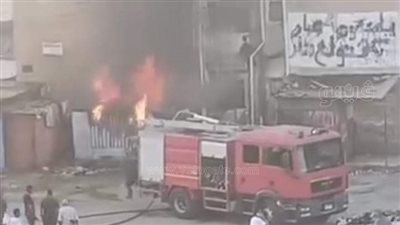 السيطرة على حريق محول كهرباء في بورسعيد (فيديو) 