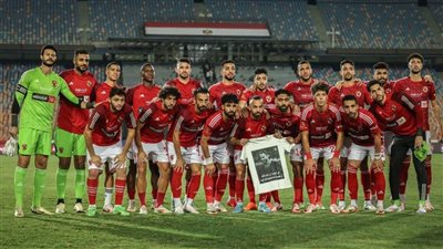 لاعبو الأهلي بتيشيرت يحمل صورة أحمد رفعت خلال مباراة بيراميدز بالدوري 
