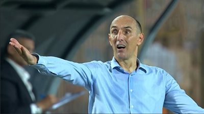 مدرب بيراميدز ينفجر غضبا ويلغي مران الفريق بسبب ماييلي وكريم حافظ 