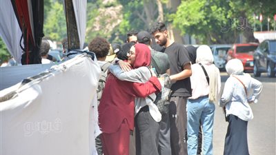 13 صورة ترصد فرحة طلاب الثانوية العامة عقب امتحان التفاضل والتكامل 