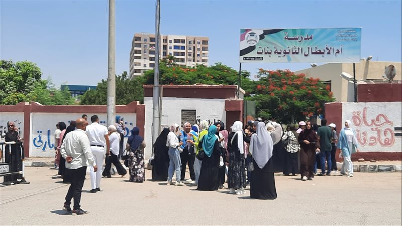 توافد طلاب الثانوية