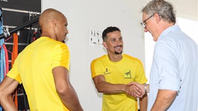 اتحاد جدة السعودي يعلن التعاقد مع لوران بلان لتدريب الفريق (صور)