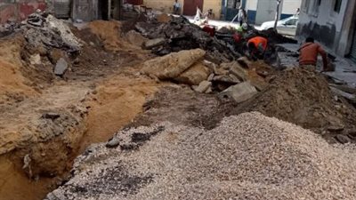 لجنة متخصصة لبحث أسباب الهبوط الجزئى أسفل كوبرى كفر شكر