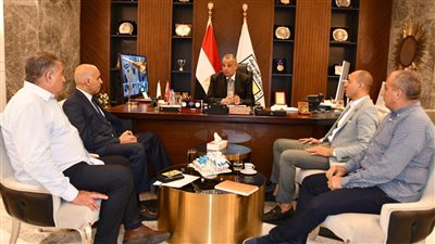 محافظ جنوب سيناء يبحث استعدادات وصول 170 سائحا إسبانيا إلى شرم الشيخ