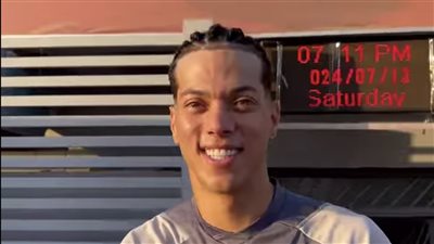 لوك جديد لـ إمام عاشور في تدريبات الأهلي (صور)