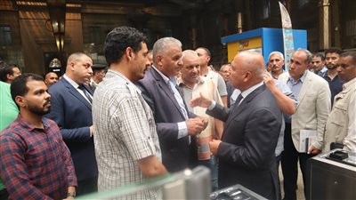 وزير النقل يؤكد استمرارية تقديم أعلى مستويات الخدمة لجمهور ركاب القطارات (صور)