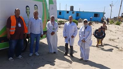 توفير عيادة متنقلة أمام شاطئ إدكو بالبحيرة لخدمة المصطافين