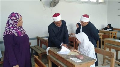 بدء امتحان مادة التفسير لطلاب القسم الأدبي للثانوية الأزهرية 