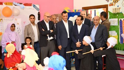 وزير التعليم يصل قنا ويستمع لشكاوى المعلمين (صور)