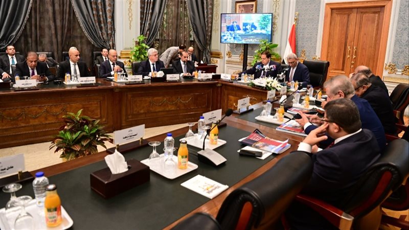 اجتماع لجنة مناقشة