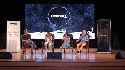 نادين خان: علاقة أحمد زكي بـ ميرفت أمين في 