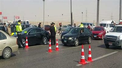 تحويلات مرورية على الدائري بعد تصادم سيارتين في السلام 