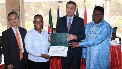  علاء فاروق يشهد تخرج 23 متدربًا من 13 دولة أفريقية ببرنامج استراتيجيات زراعة الأرز 