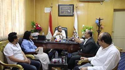 نائب محافظ الوادي الجديد تبحث مشروع ميّكنة صندوق استصلاح الأراضي 