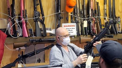  الجمهوريون Vs الديمقراطيين.. محاولة اغتيال ترامب توجه الأنظار نحو فوضى انتشار الأسلحة داخل الولايات المتحدة (صور)