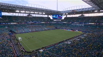 تسببت في تأجيل المباراة، اشتباكات أمام ملعب نهائي كوبا أمريكا بين الأرجنتين وكولومبيا (فيديو)