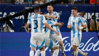 منتخب الأرجنتين يفض الشراكة مع أوروجواي.. رقم قياسي لأبطال العالم بالمسابقة القارية.. وميسي خارج الجوائز الفردية 