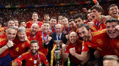 طلب عاجل من مدرب إسبانيا بشأن الكرة الذهبية 